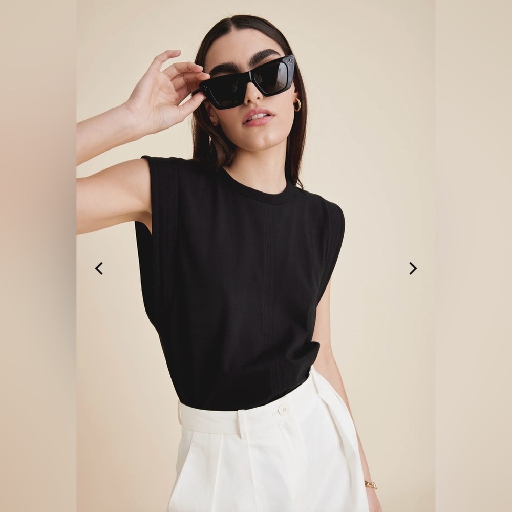 SOLDOUT.NYC THE GIMME THAT SHOULDER TEE IN BLACK
Size Small